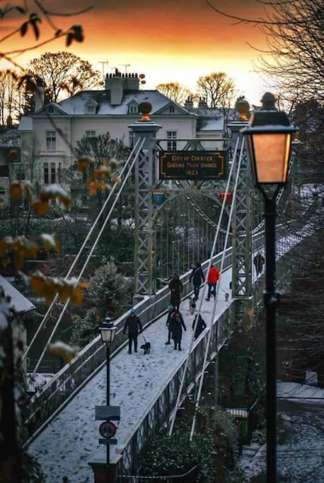 Chester/Handbridge Sleeps 9 + Netflix Hough Green Eksteriør bilde